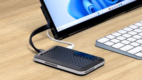 厚さ1cm/140gで胸ポケットに入るカード型ミニPC。Windows 11搭載 - PC