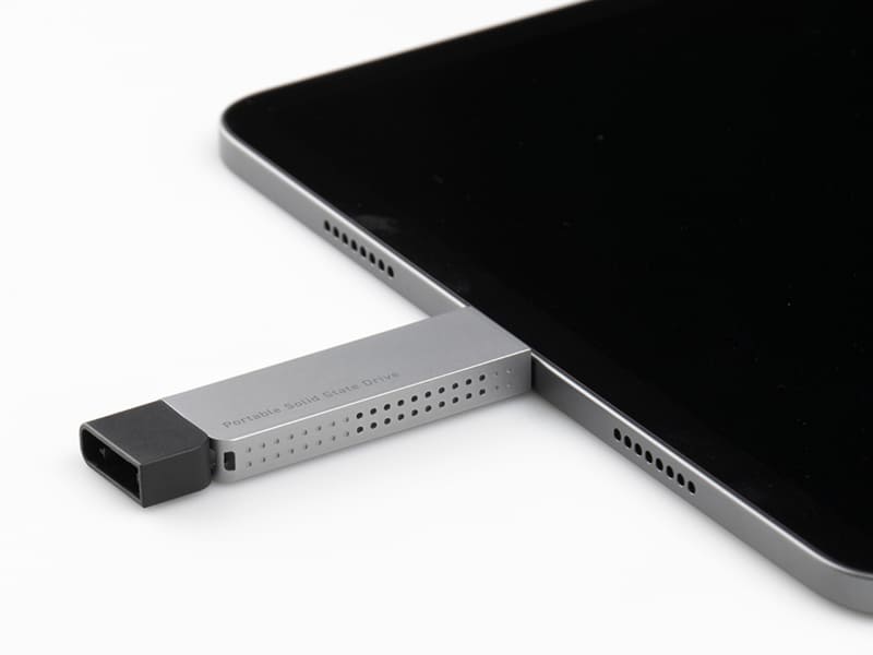 iPadに挿した状態のLMD-SPDHUC