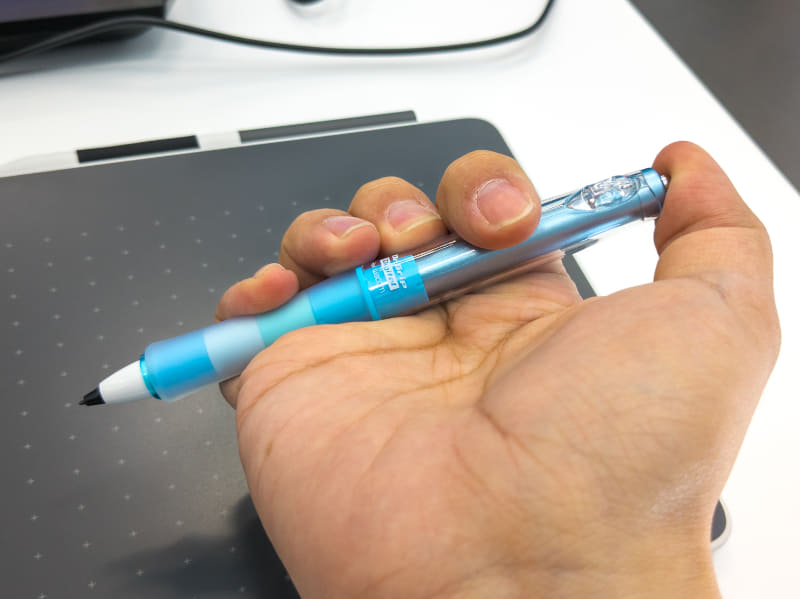 ノック式を採用する