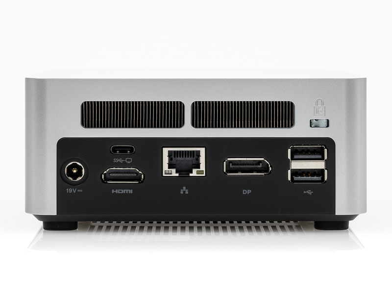 背面右からUSB 2.0(Type-A)×2、DisplayPort、2.5Gigabit Ethernet(試作機はGigabit Ethernet)、USB 3.2(Type-C/Alt PD)、HDMI、DCジャック