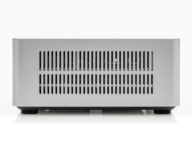 左右の側面は通気口のみ