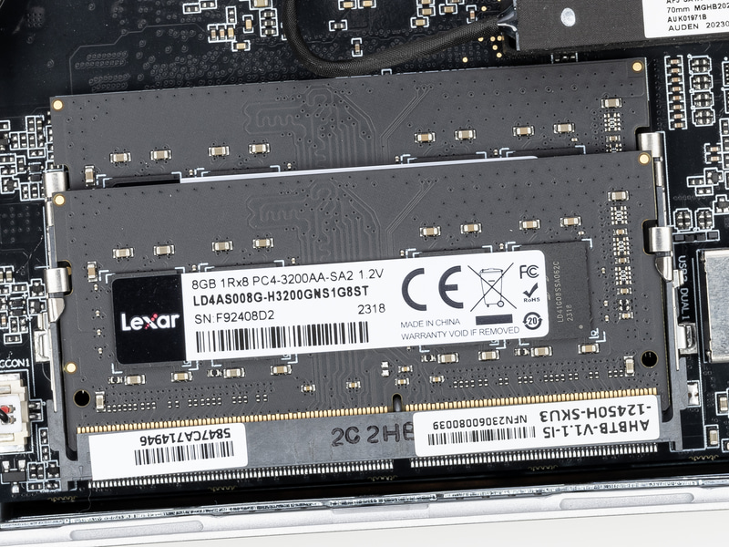 メモリはLEXAR LD4AS008G-H3200GNS1G8ST