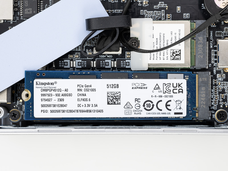 ストレージはヒートシンク付きでKINGSTON OM8PGP4512Q-A0