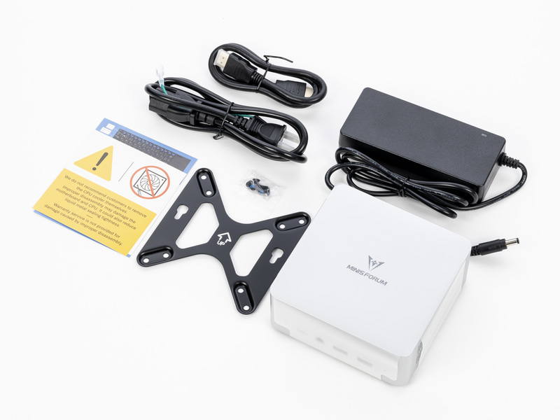 ACアダプタ、ACコード、HDMIケーブル、VESAマウント、ネジのほか簡易マニュアルが付属