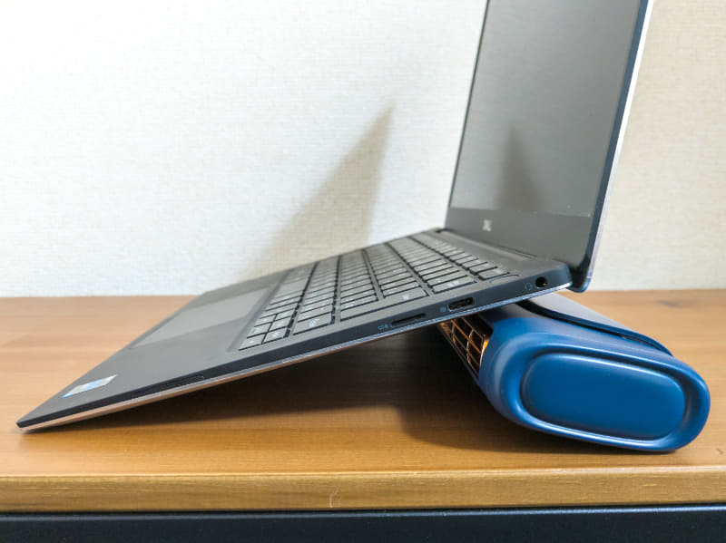 ノートPCの種類にもよるが、ノートPCスタンドとしても使用できる
