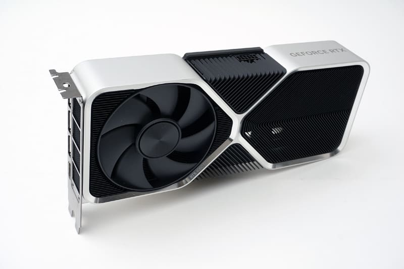 NVIDIA GeForce RTX 4060 Ti Founders Edition。ブーストクロックは定格の2,535MHz