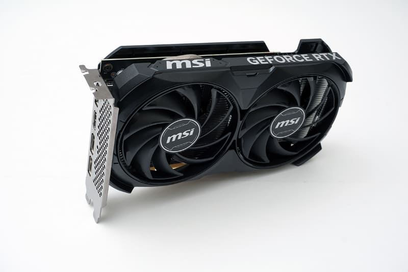 MSI GeForce RTX 4060 GAMING X 8G。OCモデルでブーストクロックは2,595MHzでMSI Centerで2,610MHzまでアップできる