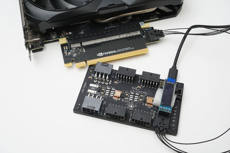 ビデオカード単体の消費電力を実測できる「PCAT」も用意した