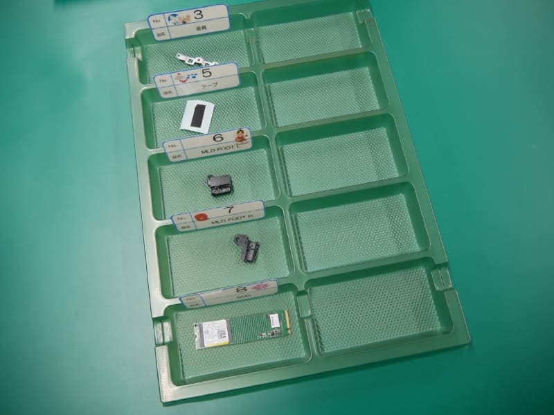 組み立てに利用するパーツ。一番下がSSD