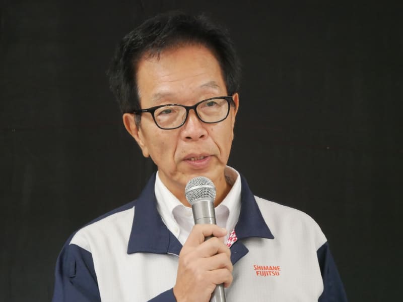 開会式で挨拶する富士通クライアントコンピューティングの齋藤邦彰会長