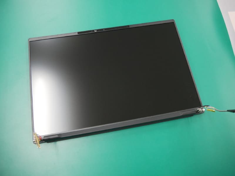 14型の液晶ディスプレイ