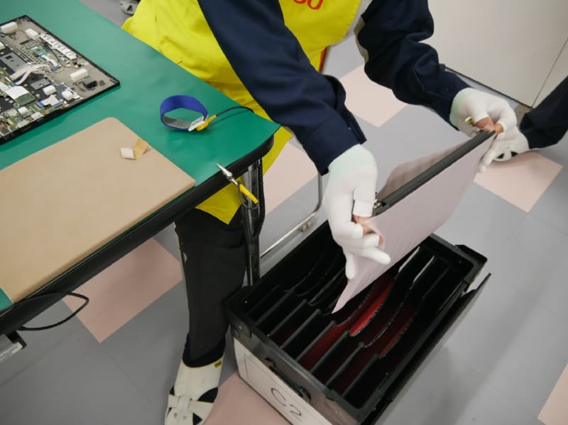 後半戦の最初はディスプレイを取り出す