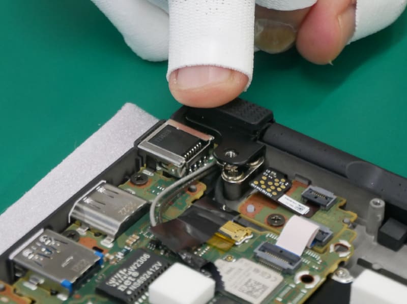 MLD FOOTと呼ばれる部品を取り付ける