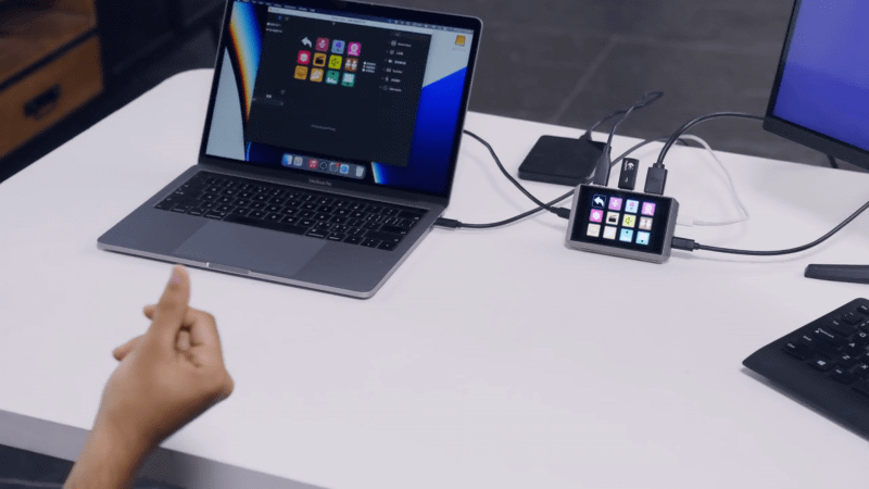 デスク上がスッキリに