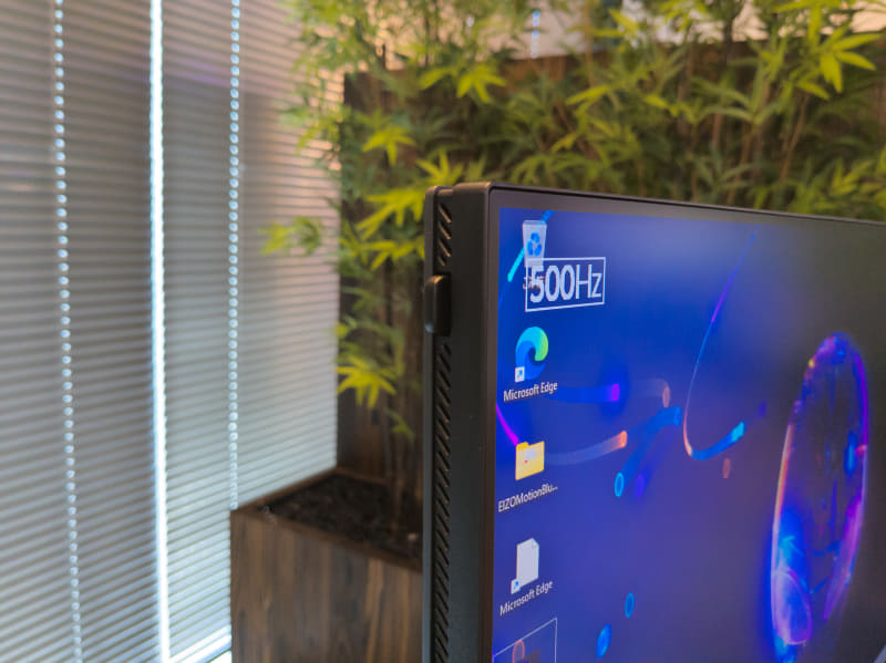 ヘッドセットを掛けられるバーは格納できる