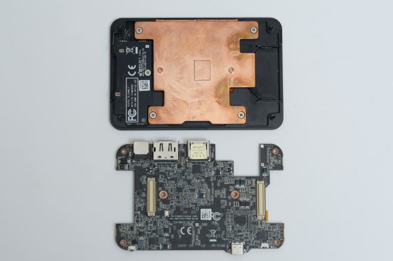 ネジ2本を外すと基板が外れる