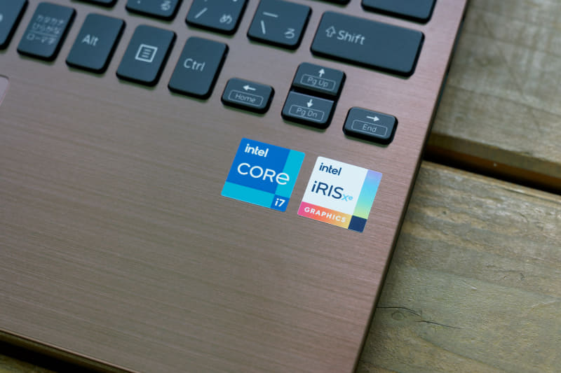 第13世代Core i7-1355Uを搭載。GPUはCPU内蔵のIntel Iris Xe Graphics