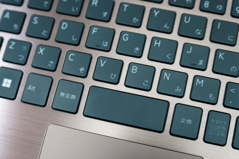 耐指紋・防汚処理が施されたキートップ。使っていてもたしかに皮脂は目立ちにくい