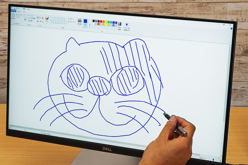 ペイントでタッチペンによる手書きを試してみた。反射防止と3Hハードコーティングが施されており、適度な摩擦感が心地いい