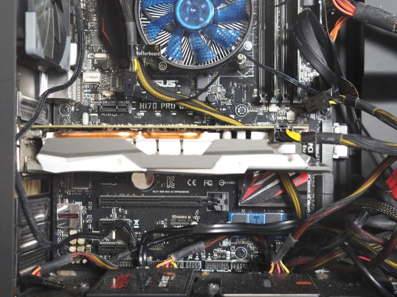 以前利用していたGeForce GTX 1060(3GB)搭載ビデオカードは補助電源コネクタが6ピン×1のみであった