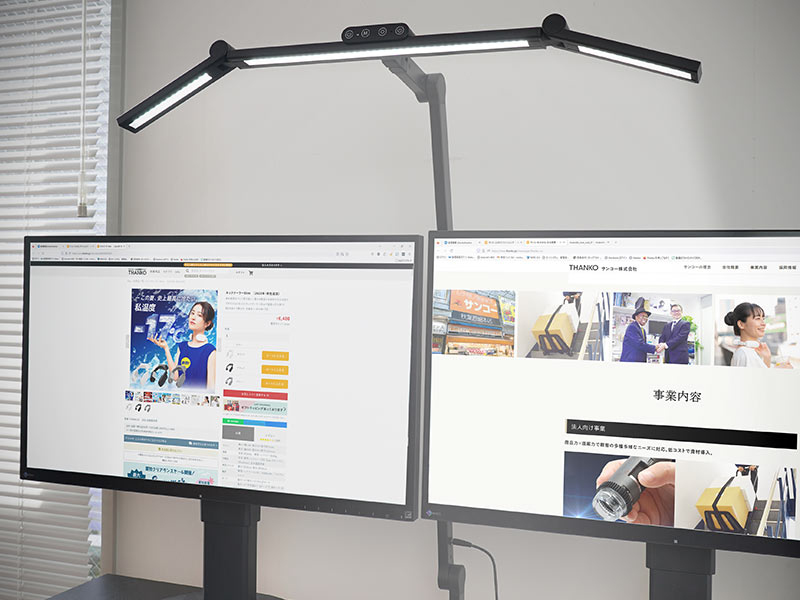 どこでも照らす可変式3面デスクライト