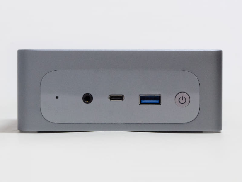 前面。リセット、3.5mmジャック、Type-C、Type-A、電源ボタン