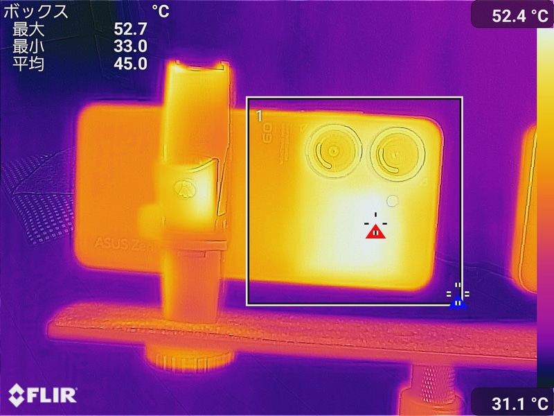 Zenfone 9で4K、30fpsの動画を5分間撮影した際の背面の最大温度は52.7℃(気温30℃で実施)