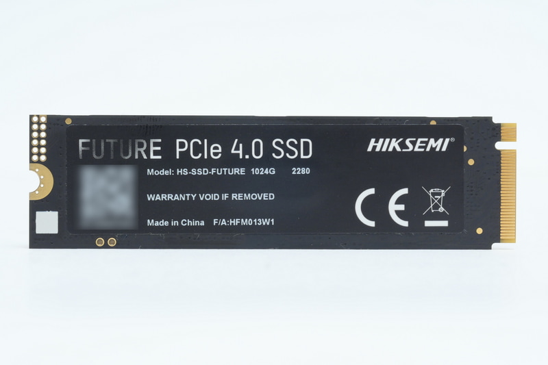 こちらも裏面にはチップを搭載せず、片面実装となっている