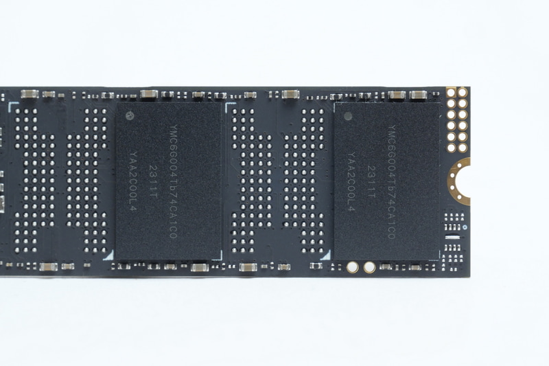 NAND型フラッシュメモリには、中国YMTC(Yangtze Memory Technology Corp)が開発した232層TLC 3D NANDを採用している