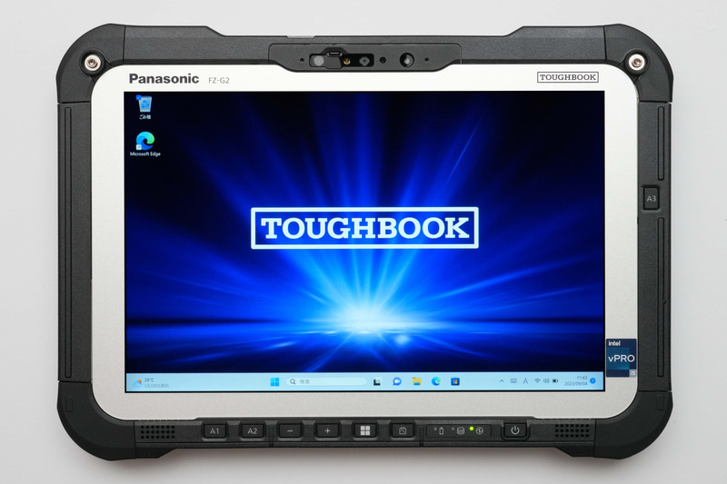 ディスプレイは10.1型WUXGA液晶。上ベゼルにはマイク、カメラカバー付きの200万画素カメラ、照度センサー、下ベゼルには機能ボタン(A1、A2)、音量ボタン、Windowsボタン、画面回転、状態表示ランプ、電源ボタン、右ベゼルには機能ボタン(A3)が配置