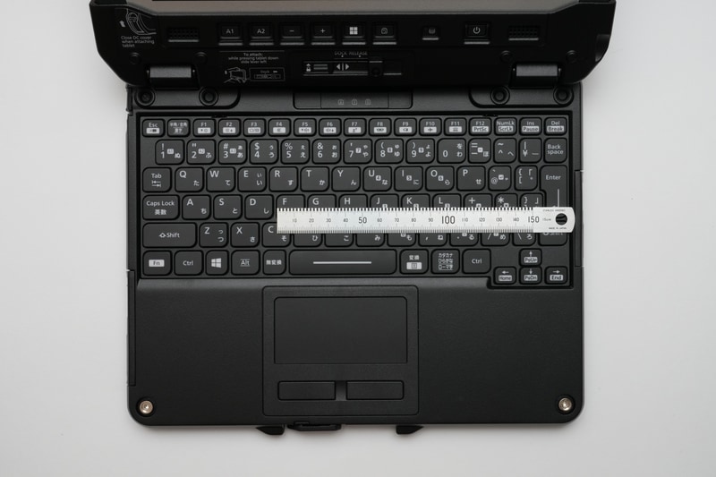 キーピッチは横18.4mm、縦16.3mm