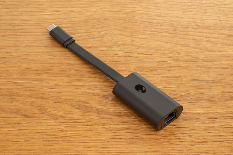 2.5GbE対応の有線LANアダプタが付属する