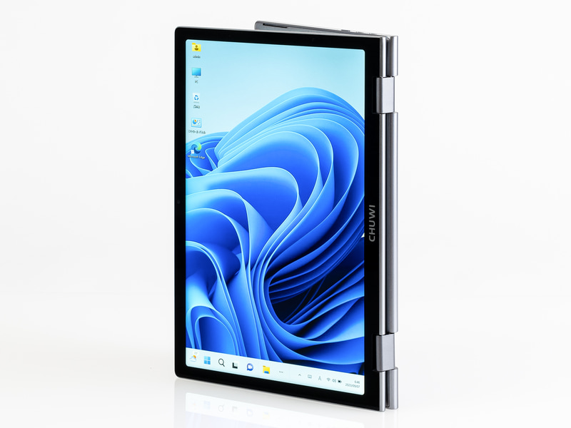 360度回転するディスプレイでタブレットのように使うことができる