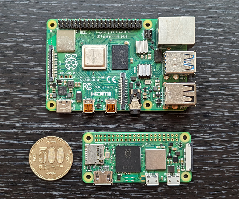 一通りのインターフェイスを備えた、まさに小型PCなRaspberry Pi Model 4B(上)と、非常に小型なRaspberry Pi Zero 2 W(下)。500円玉と比べると、Zeroの小ささがよく分かると思う。なおModel 4Bの基板サイズは、クレジットカードとほぼ同じだ