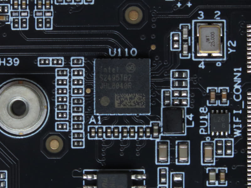 IntelのThunderbolt 4リタイマーである「<a href="https://www.intel.co.jp/content/www/jp/ja/products/sku/211299/intel-jhl9040r-thunderbolt-4-retimer/specifications.html" class="n" target="_blank">JHL9040R</a>」の実装も見え、実質Thunderbolt 4対応だと思われるが、おそらく厳密な互換性テストを省いたためUSB4としているのだろう