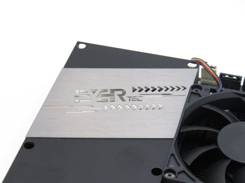 ちなみにマザーボードとしてのブランドはMINISFORUMは出されておらず、「EYERTEC」となっている