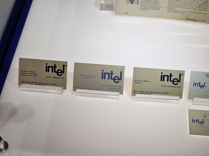ゴードン・ムーア氏の名刺展示