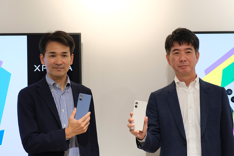 ソニー株式会社 モバイルコミュニケーションズ商品企画部の越智龍氏(左)、ソニーマーケティング株式会社 モバイルビジネス部の久下智氏(右)