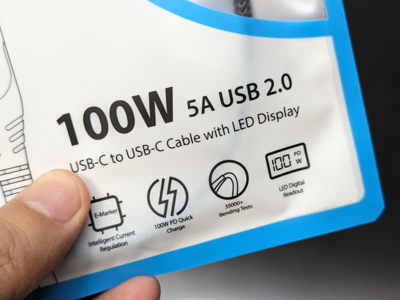 USB Type-Cケーブルのパッケージの例。これは「100W」「5A」「USB 2.0」といったスペックが端的にまとめられた好例だが、製品によっては一部の記載がないこともしばしば