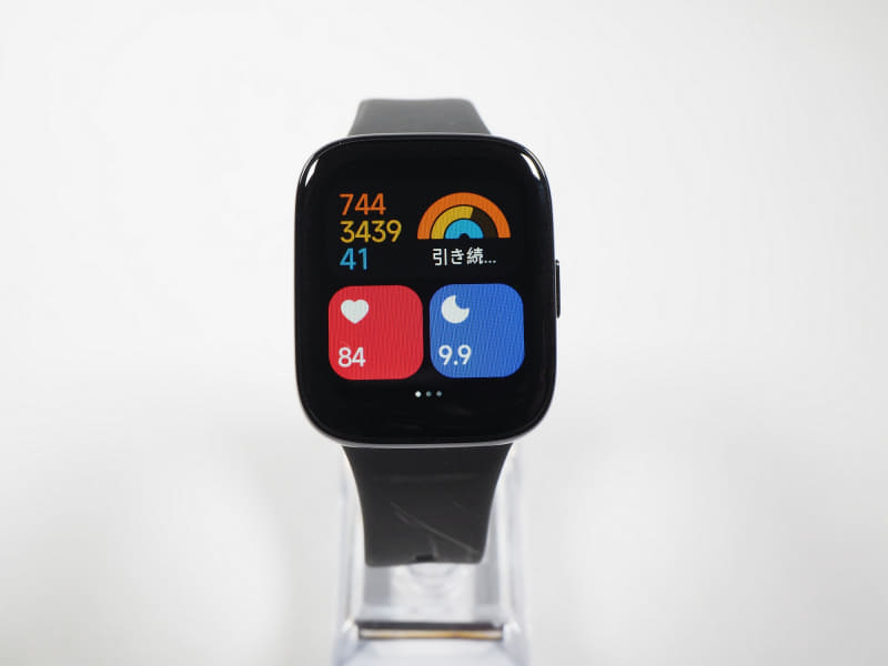 低コスト化のためかスクエア型の液晶ディスプレイを採用しているが、その分画面サイズは1.83インチと大きく見やすい