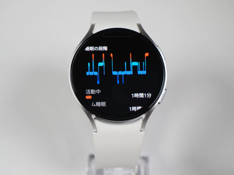 睡眠のスコア測定に加え、スマートフォンの「Samsung Health」と連携することで血中酸素濃度やいびき、皮膚温度の測定なども可能。1週間以上測定することでスコアに応じた動物のコーチが現れ、睡眠改善をサポートする仕組みも備わっている