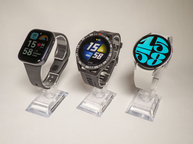 今回紹介した3機種を並べてみたところ。画面やサイズ、輝度の違いなどを比較いただければと思う