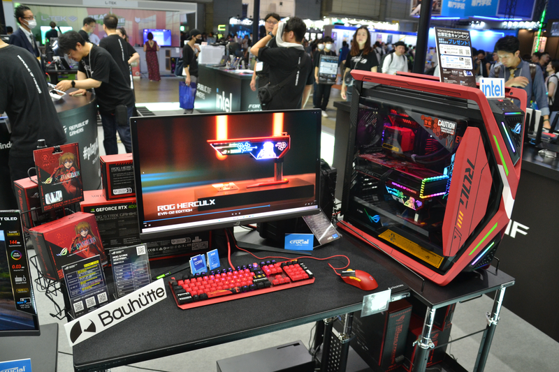 エヴァンゲリオンのコラボ企画第2弾のコーナー。とにかく色味が目立つ