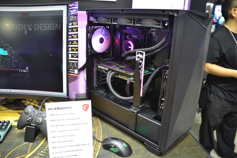 今回の展示のために作られた、新製品自作PC。ケース付属のサポートステイはアドレサブルRGB LED搭載で、他製品のLEDとシンクロ動作できる