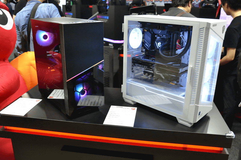FRONTIERとツクモ(G-GEAR)の「Powerd By MSI」PCも展示。これらのケースも各社向けのオリジナルだそうだ