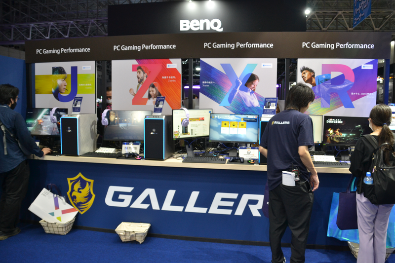 ゲーミングPCが多数置かれており、PCゲームをプレイできる