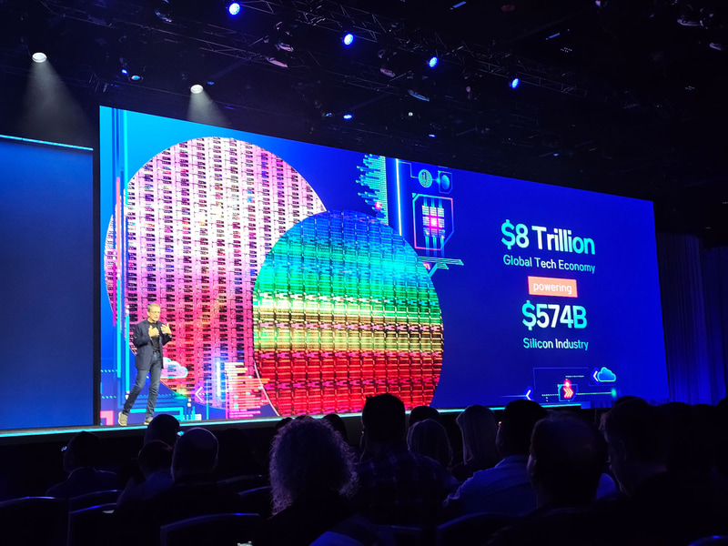 Innovationの基調講演で、ゲルシンガーCEOは半導体産業の可能性を「5,740億ドル」(日本円で約85兆5,260億円)と表現