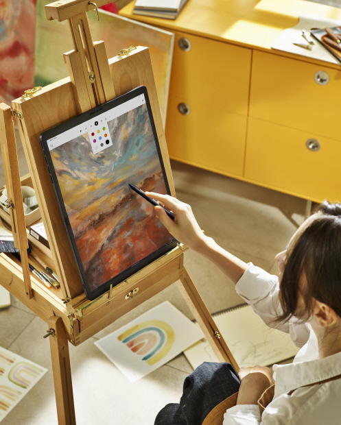 広げると17型になる