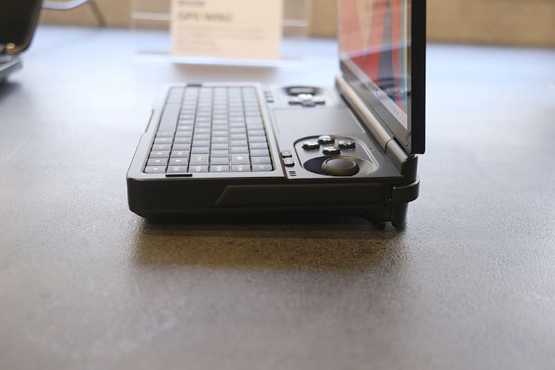 右側面。インターフェイスはない