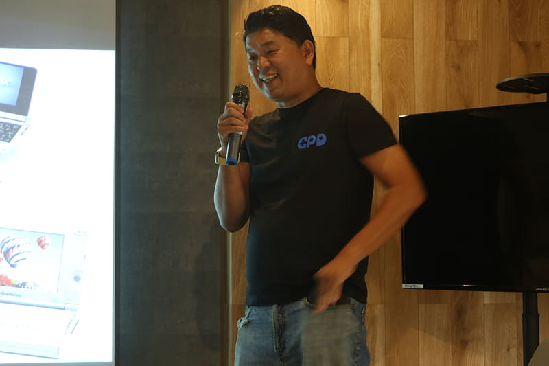 発表会では、実は山田氏のポケットにWIN Miniが忍ばせてあったという演出も